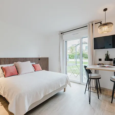 Neostelia Aparthotel *